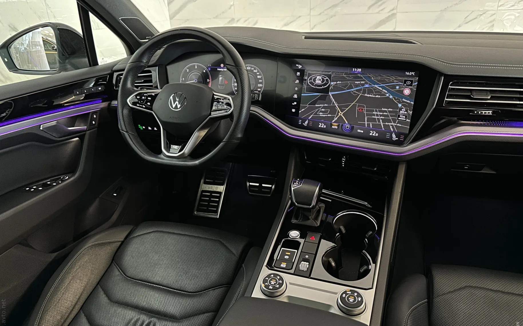 Notranja slika - Volkswagen Touareg - V6 TDI R-Line 4M |Pano|Zračno|NightV|4WS|Hlaj|We.. - 11