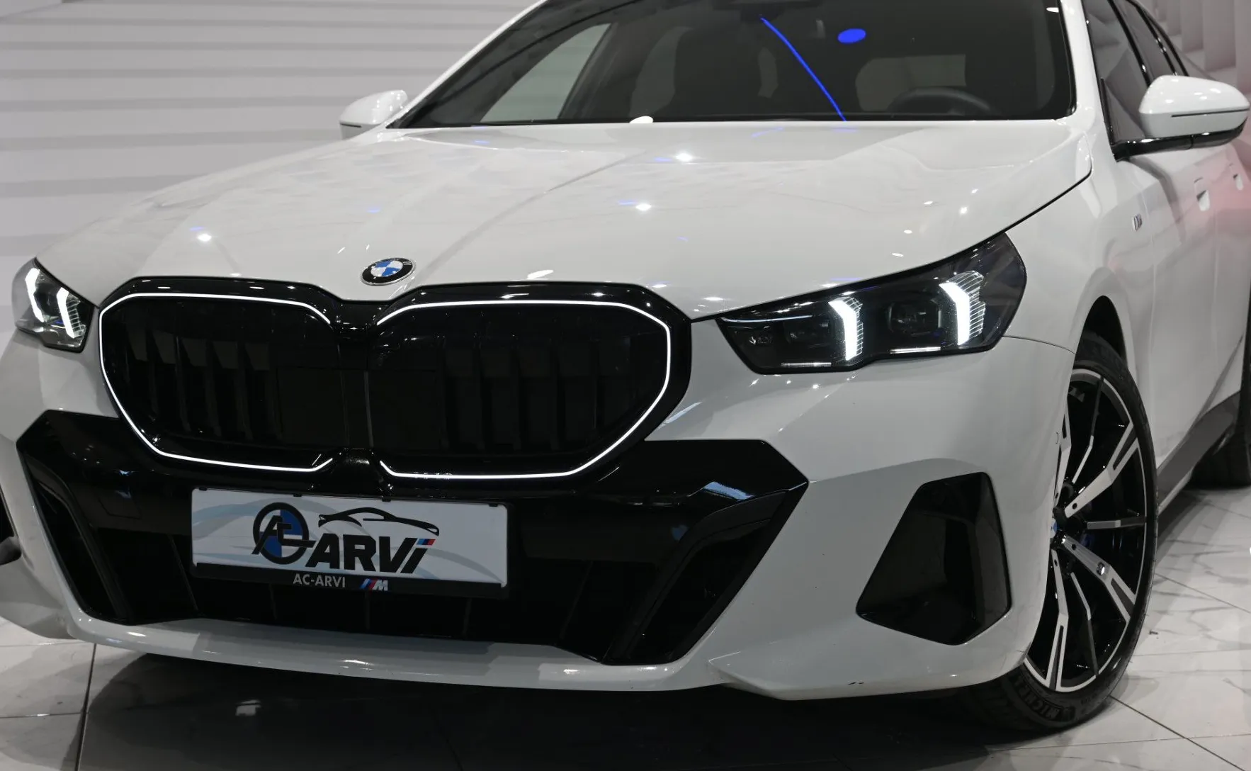 Zunanja slika - BMW Serija 5 - Touring: 540d xDrive-M.SPORT.PRO-RADAR-ICON-KAM360-KEYLE - 3
