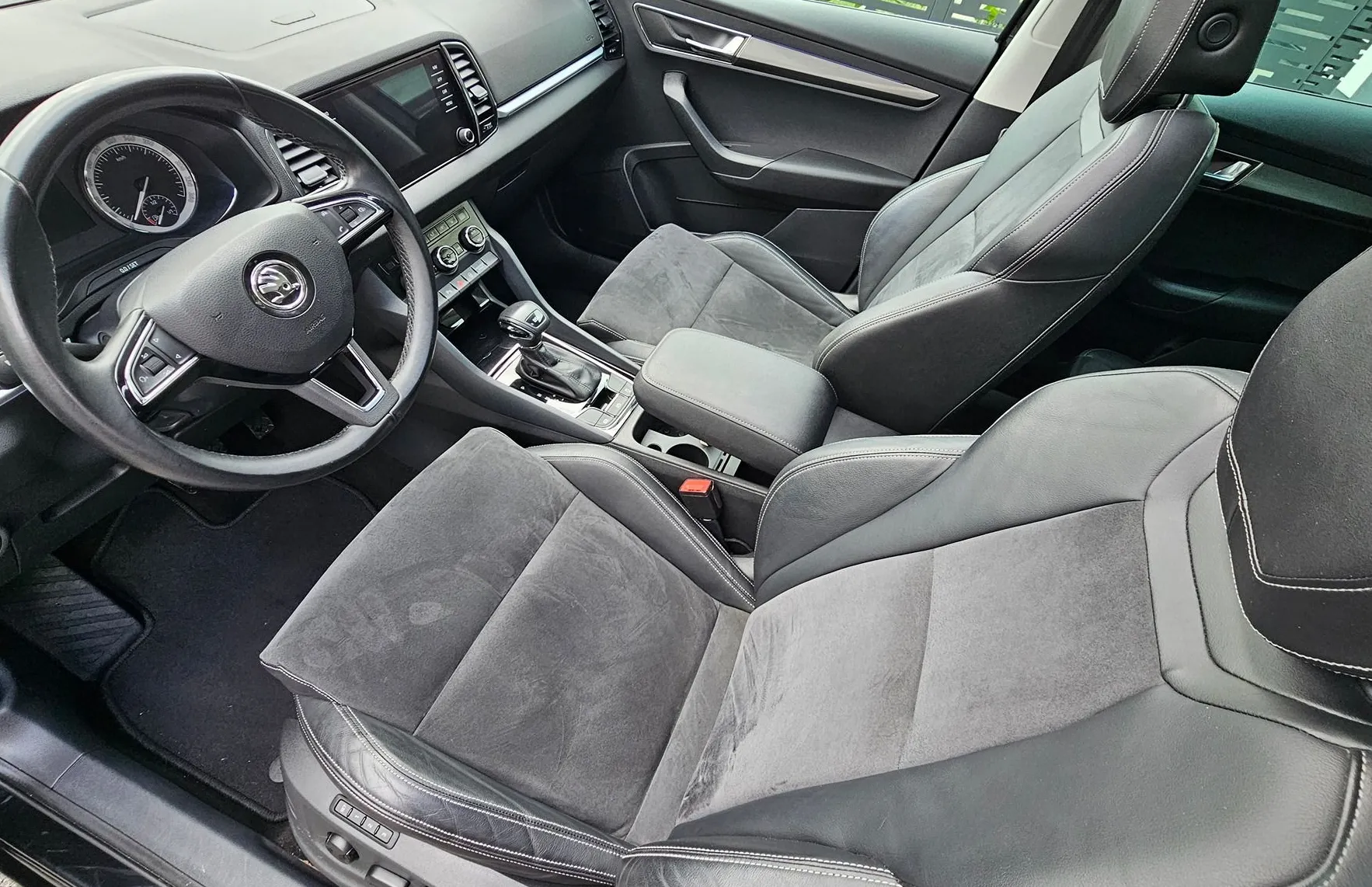 Zunanja slika - Škoda Karoq - 1.5 TSI ACT -SportLine- DSG-SPORT-LED-PANO-ALKANT - 4