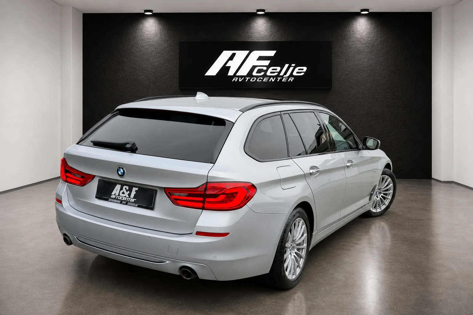 Zunanja slika - BMW serija 5 Touring: - 520d-AUT-SPORT-FUL LED-LIZING ZA TUJCE-PANORAMA... - 5