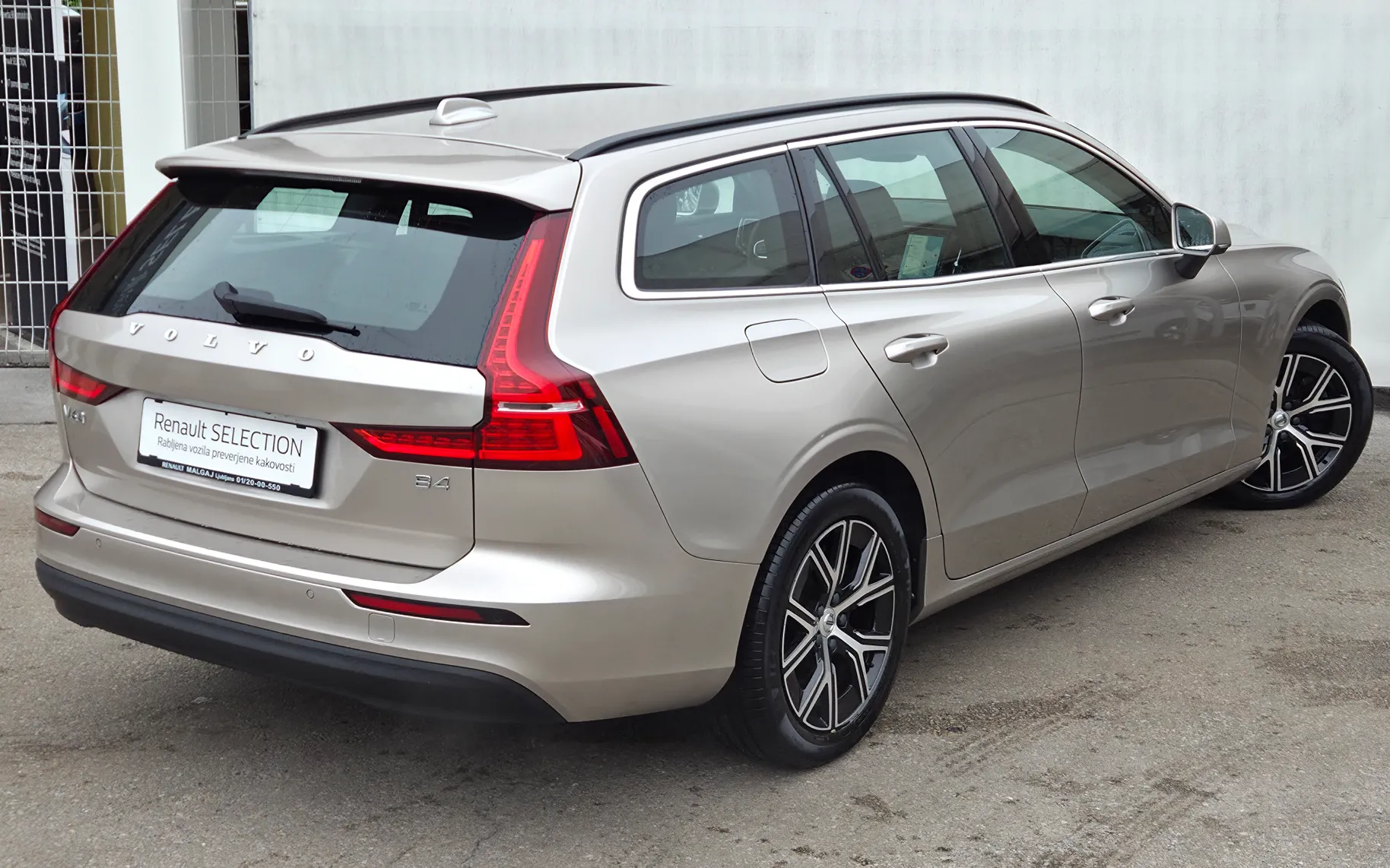 Zunanja slika - Volvo V60 - 2.0 B4 Core ACC-KAMERA-NAVI-LED-GRETJE SPR/ZAD.SED - 3