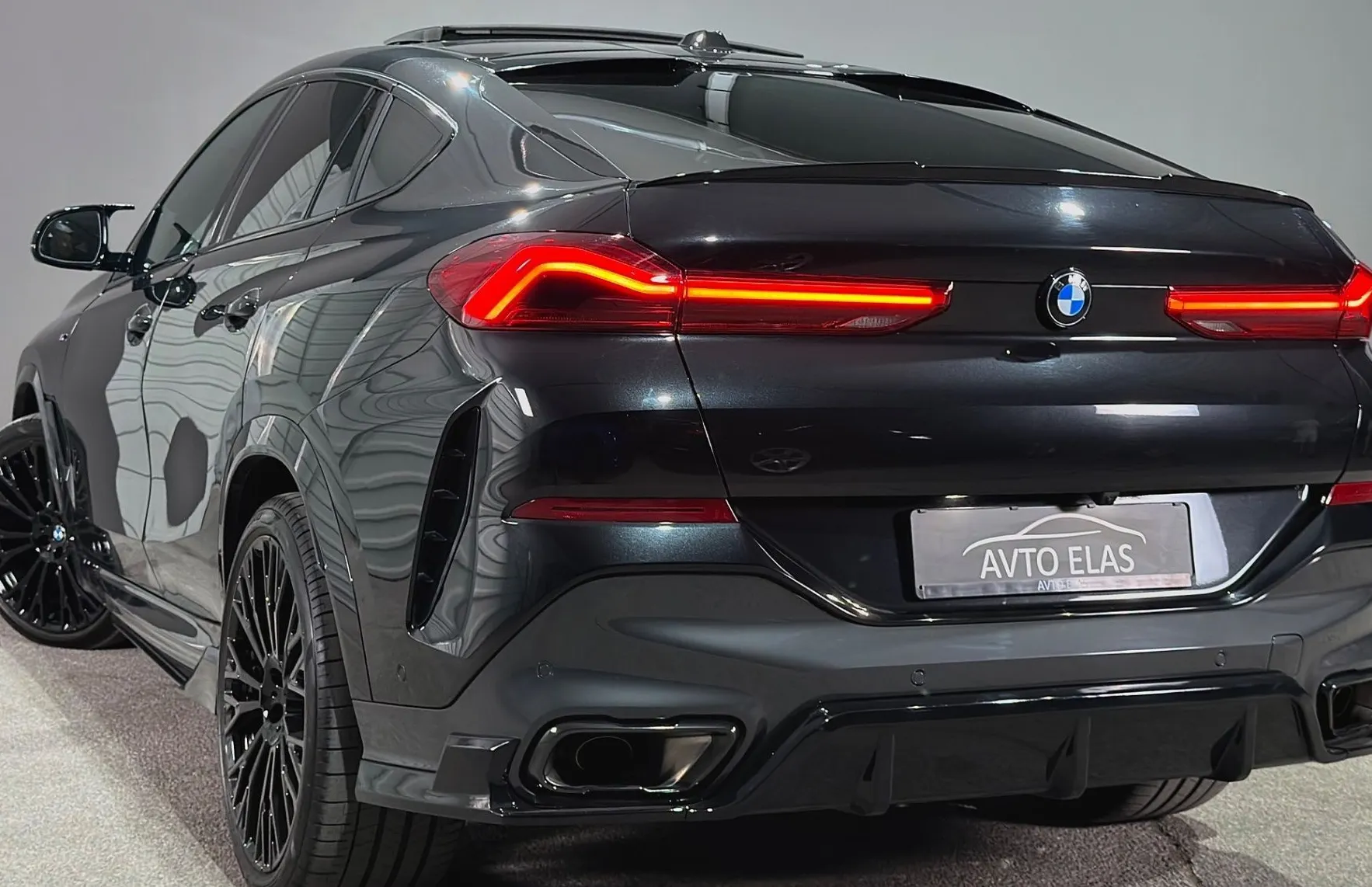 Zunanja slika - BMW X6 - serija : xDrive40d - ZRAČNO - SKY PANO - ICONIC - MASAŽA - 4