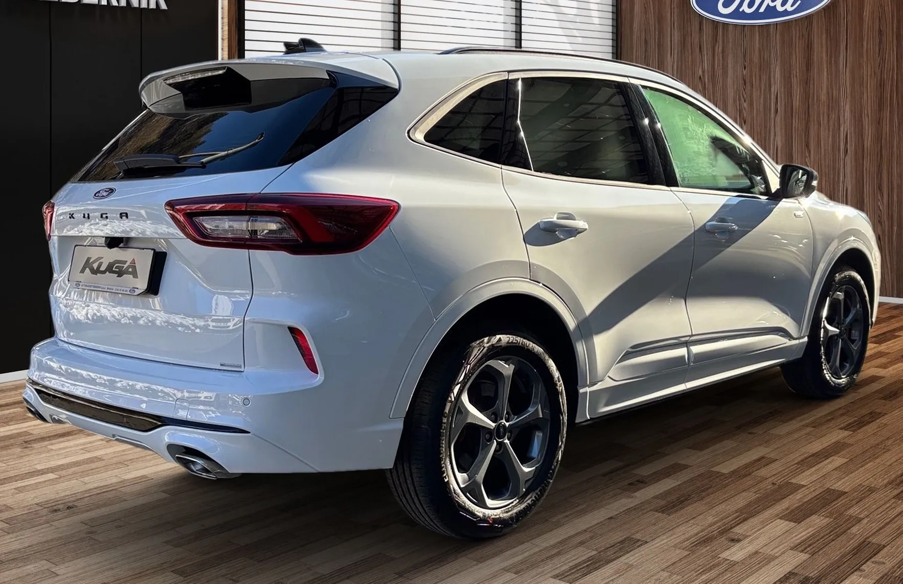 Zunanja slika - Ford Kuga - ST-Line X 1.5 EcoBoost 186PS A8 FWD - 4