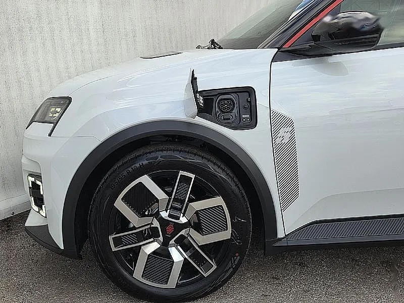Zunanja slika - Renault 5 E-Tech Electric - Techno EV52 110kW + Platišča Chrono  18r - 8