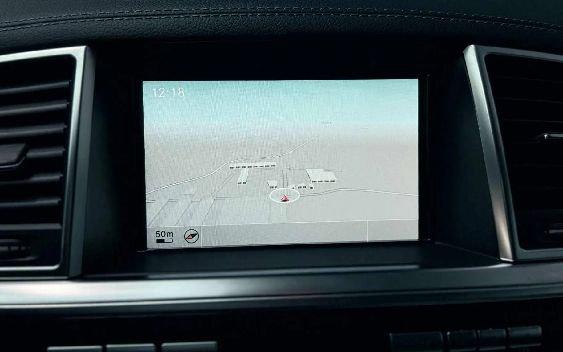 Notranja slika - Mercedes-Benz GL-Razred - GL 550•V8•AUT•4 MATIC•PANO•ACC•ZRAČNO•107.000KM• - 12