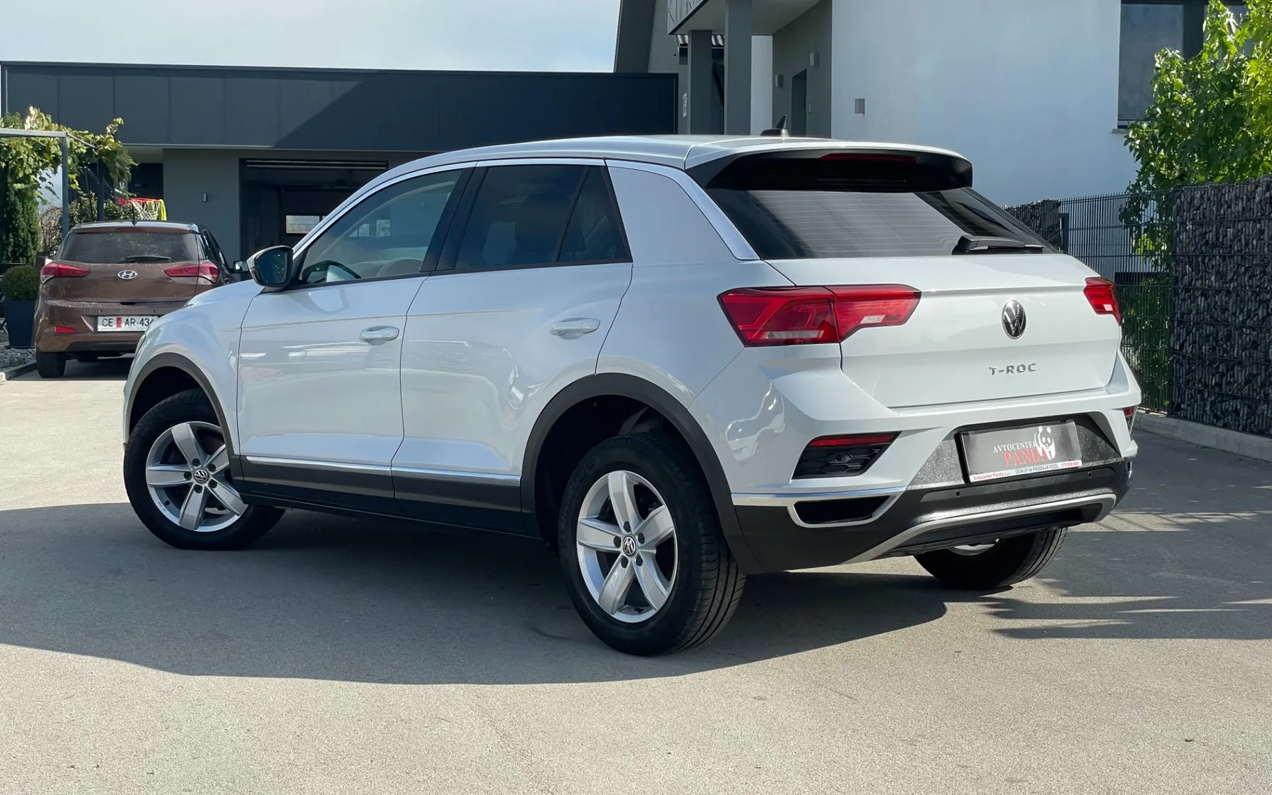 Zunanja slika - Volkswagen T-Roc - 2.0 TDI Sport+1.LASTNIK+ALU+ACC+NAVI+PDC+ODLIČEN. - 3