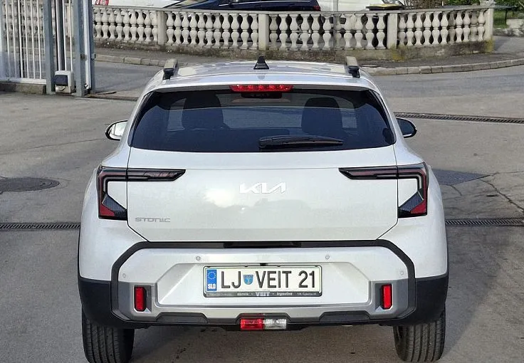 Zunanja slika - KIA Stonic - 1.0 T-GDi 73.6 kW  100 KM  EX Pulse M T - 5