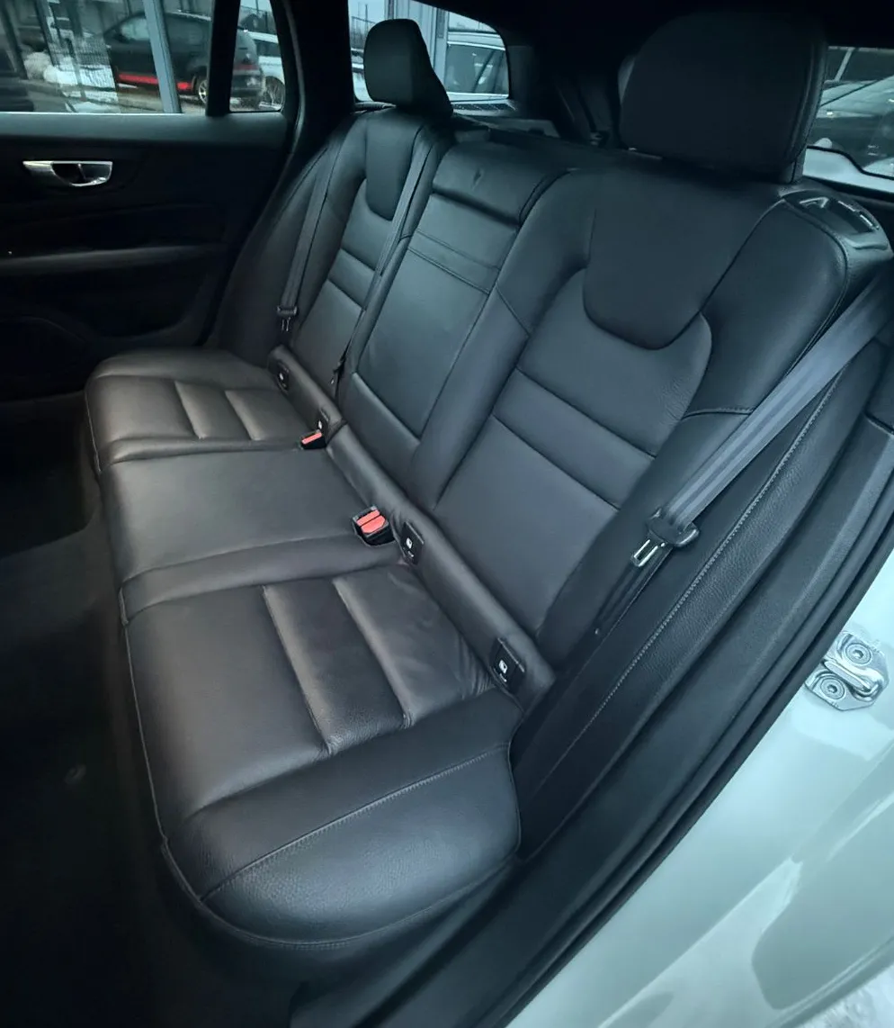 Zunanja slika - Volvo V60 - D4 PANO-FullLED-Usnje-KAM-Mkot-PDC-Gretje-KljukaDE - 18