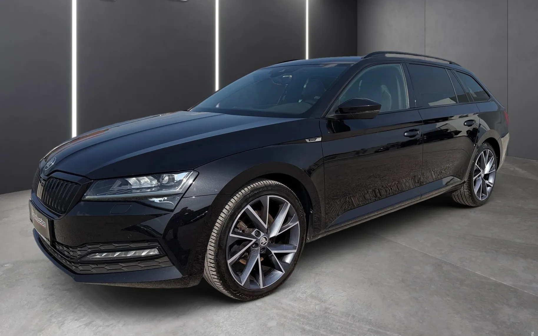 Zunanja slika - Škoda Superb - 2.0 TDI Sportline Combi DSG 147kW-Matrix-Kamera... - 1