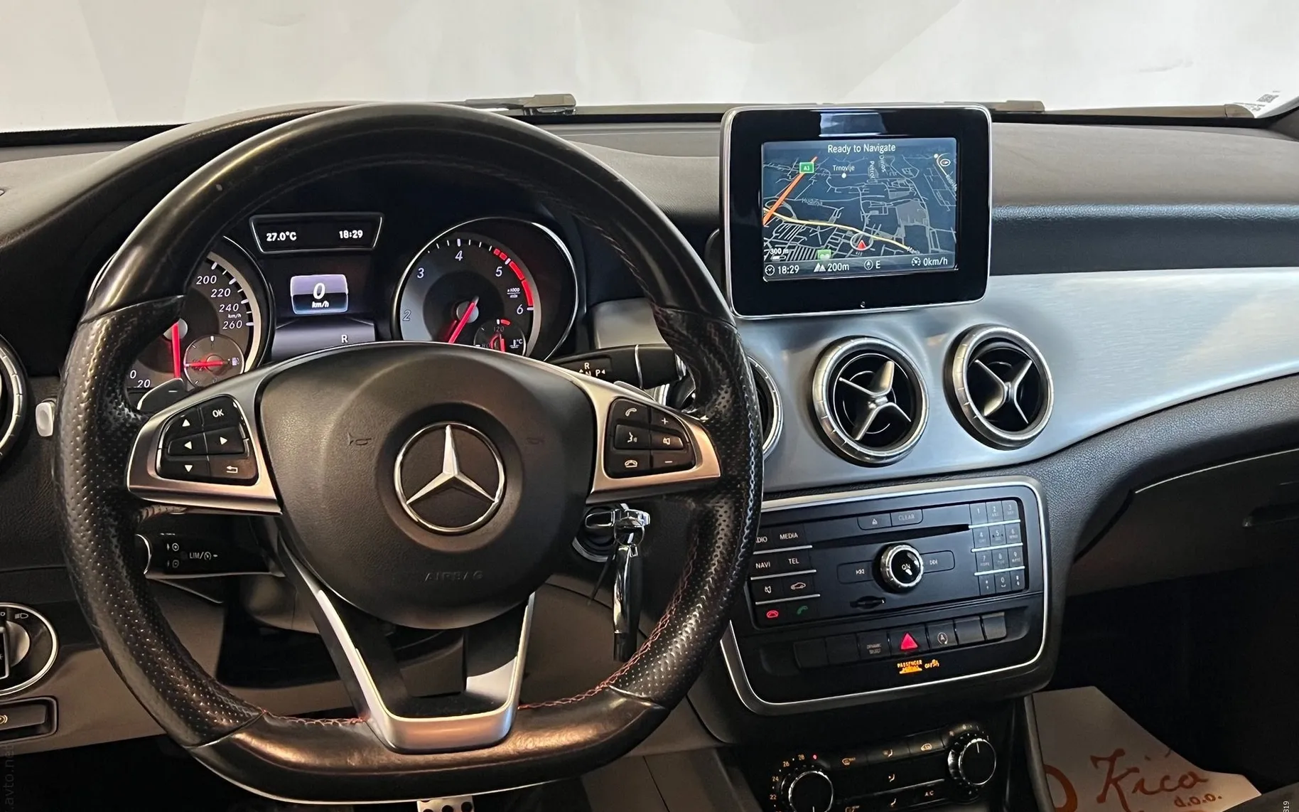 Notranja slika - Mercedes-Benz CLA-Razred - 200d-AMG-BLACK LINE-AUTOMATIK-KAMERA-NAVI-BI-XENON - 10