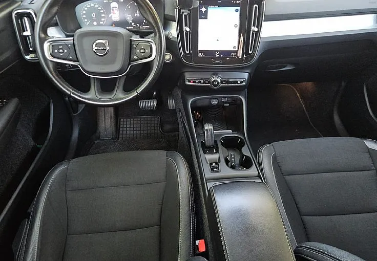 Zunanja slika - Volvo XC40 - 2.0 TD °AUTOMATIC° °FULL-LED° °18-COL° °KAMERA° - 9