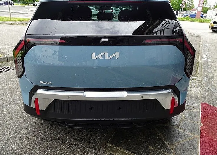 Zunanja slika - KIA EV3 - 58.3 kWh baterija. 150 kW  204 KM  Sky NA ZALOGI - 5