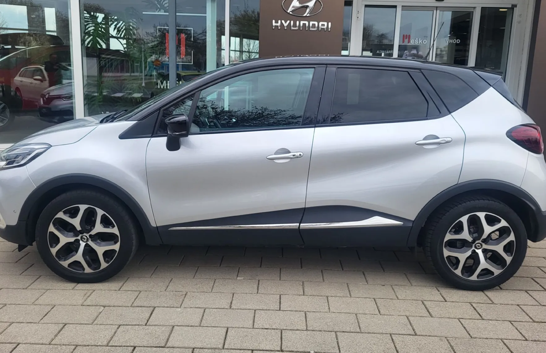 Zunanja slika - Renault Captur - Intens TCe 90 1last-navi-alu-kamera-pdc-tempom-acc - 3