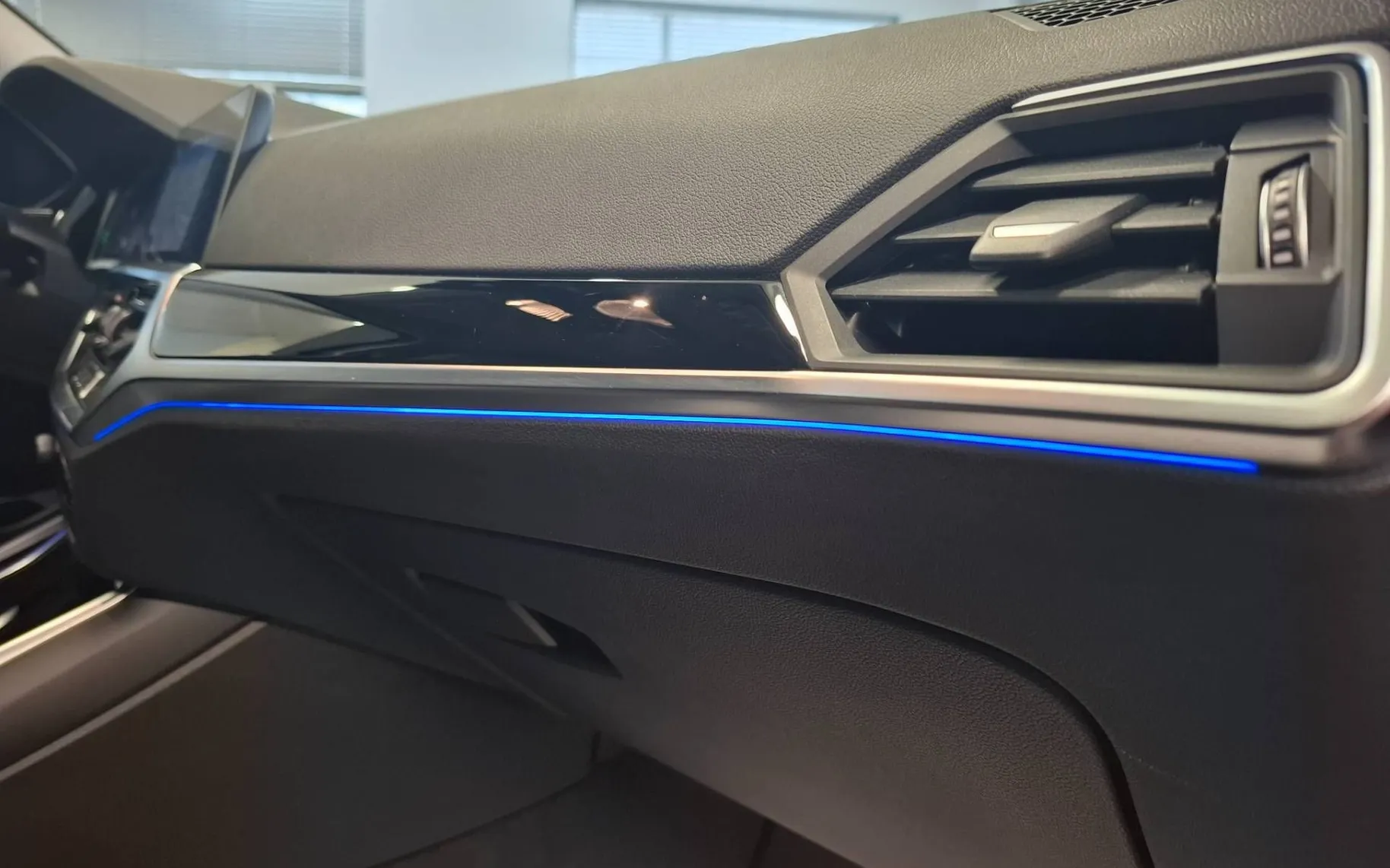 Zunanja slika - BMW serija 3: - 318d AVT.-1LAST.-SLO-VIRTUAL-AMBIENT-FUL LED-NAVI- - 6
