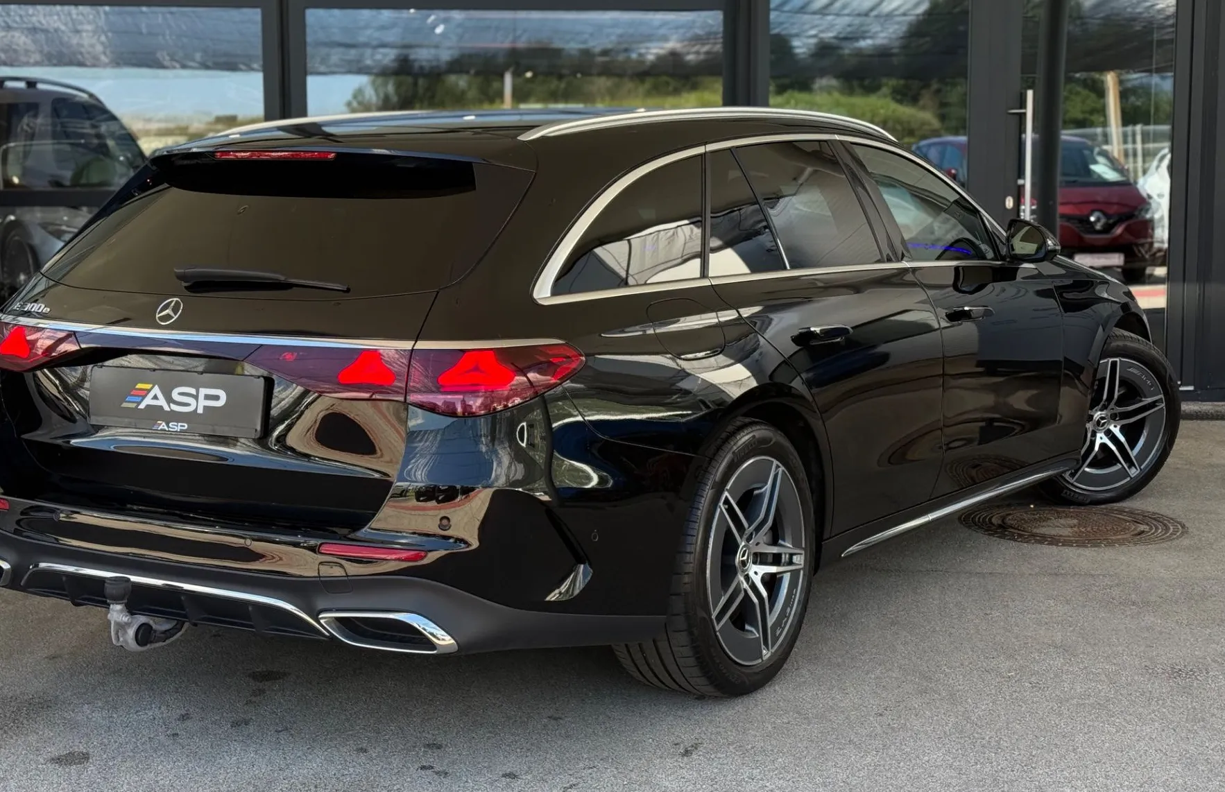 Zunanja slika - Mercedes-Benz E-Razred - 300e T AMG LINE - 4