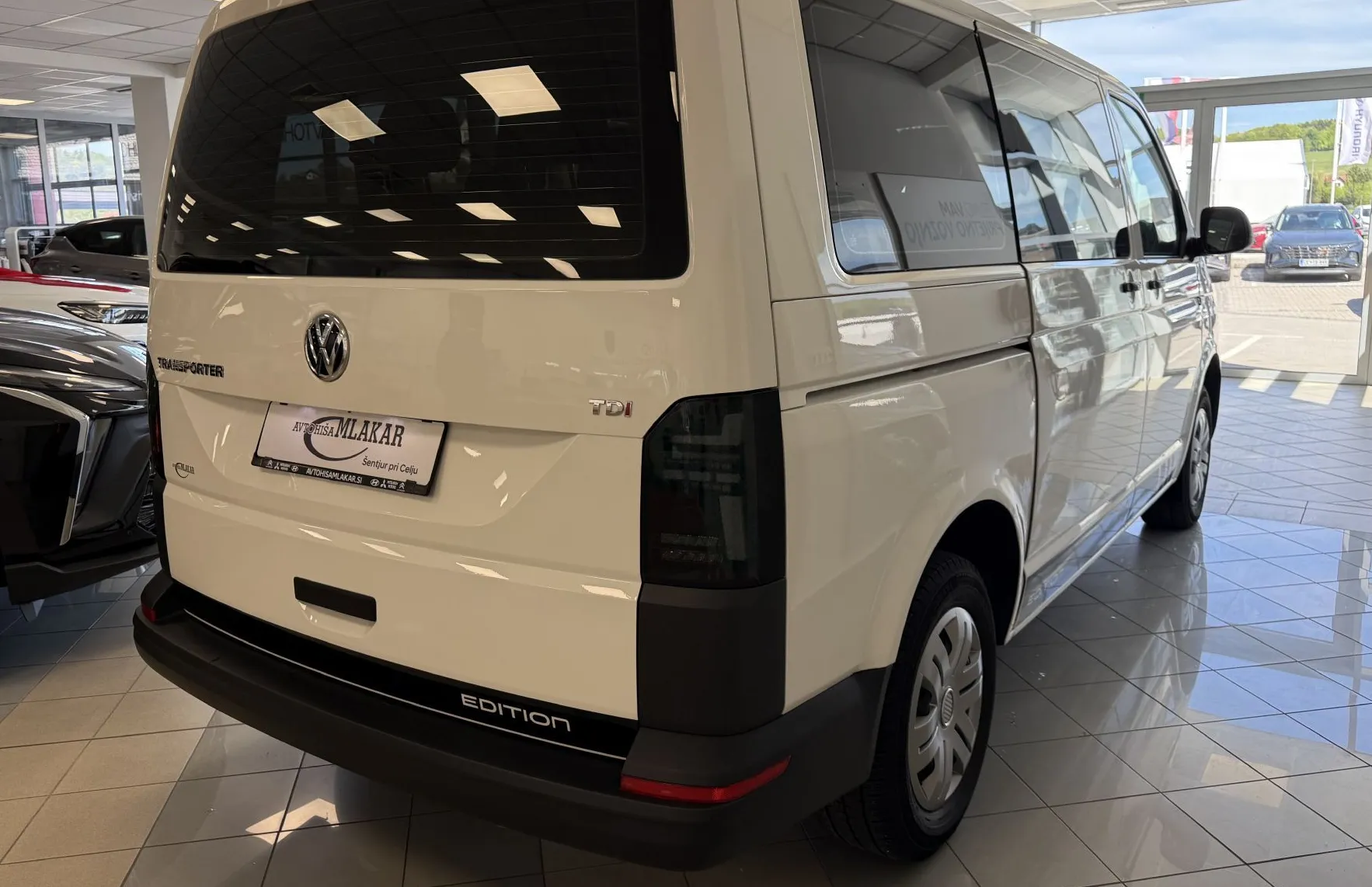 Zunanja slika - VW Transporter - T6 Kombi  7+1  2.0 TDI DSG - 6