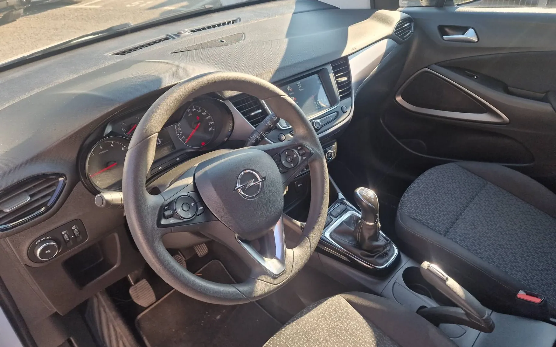 Notranja slika - Opel Crossland - X 1.2  61KW NA KREDIT BREZ POLOGA - 9