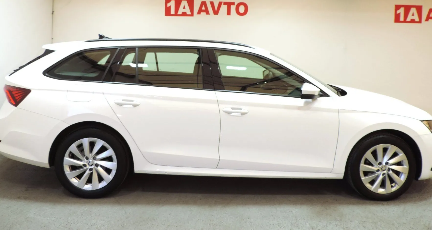 Zunanja slika - Škoda Octavia - Combi 2.0 TDI Ambition AVT. KLIMA-KAMERA-KOT NOVA - 4
