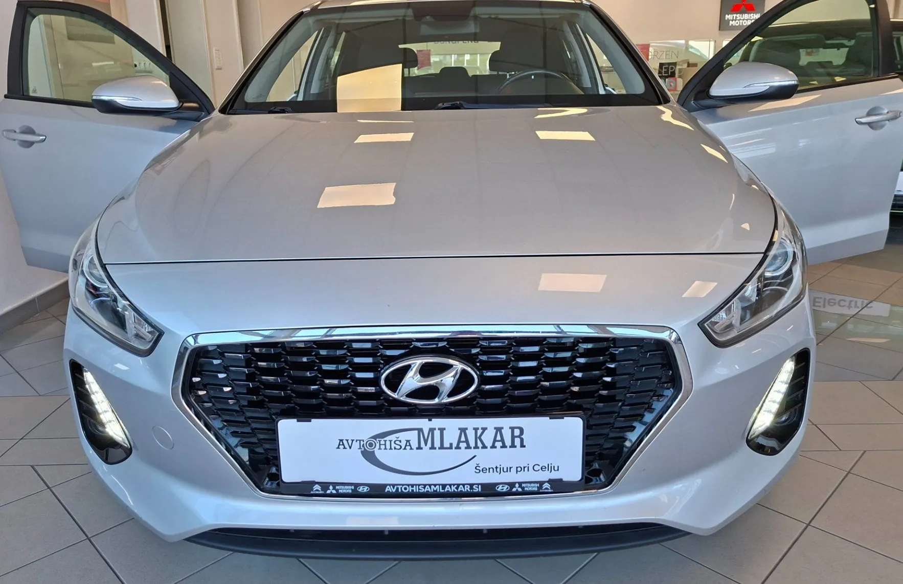 Zunanja slika - Hyundai i30 - 1.6 CRDi 110 Style-1.LASTNIK-SLO-LED-KAMERA-PDC- - 6
