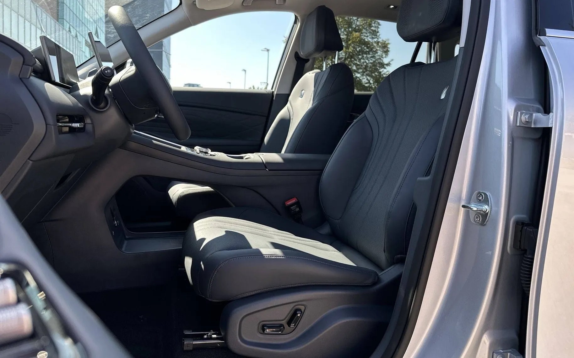 Notranja slika - Geely StarRay EM-i - Plug-In Hybrid 1.5 Max Avt. - 10