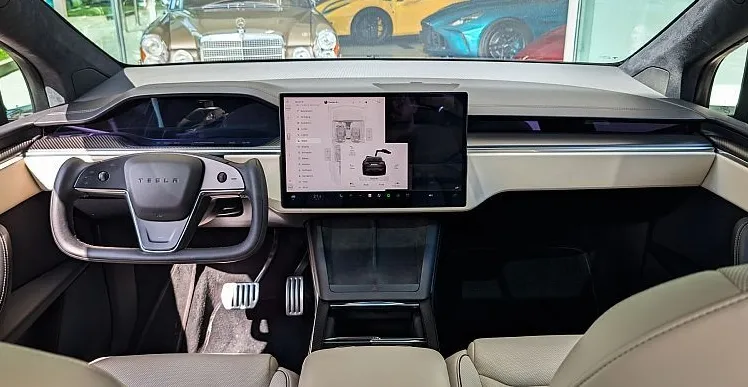 Zunanja slika - Tesla Model X - Plaid All-Wheel Drive Yoke Avtopilot kljuka - 10