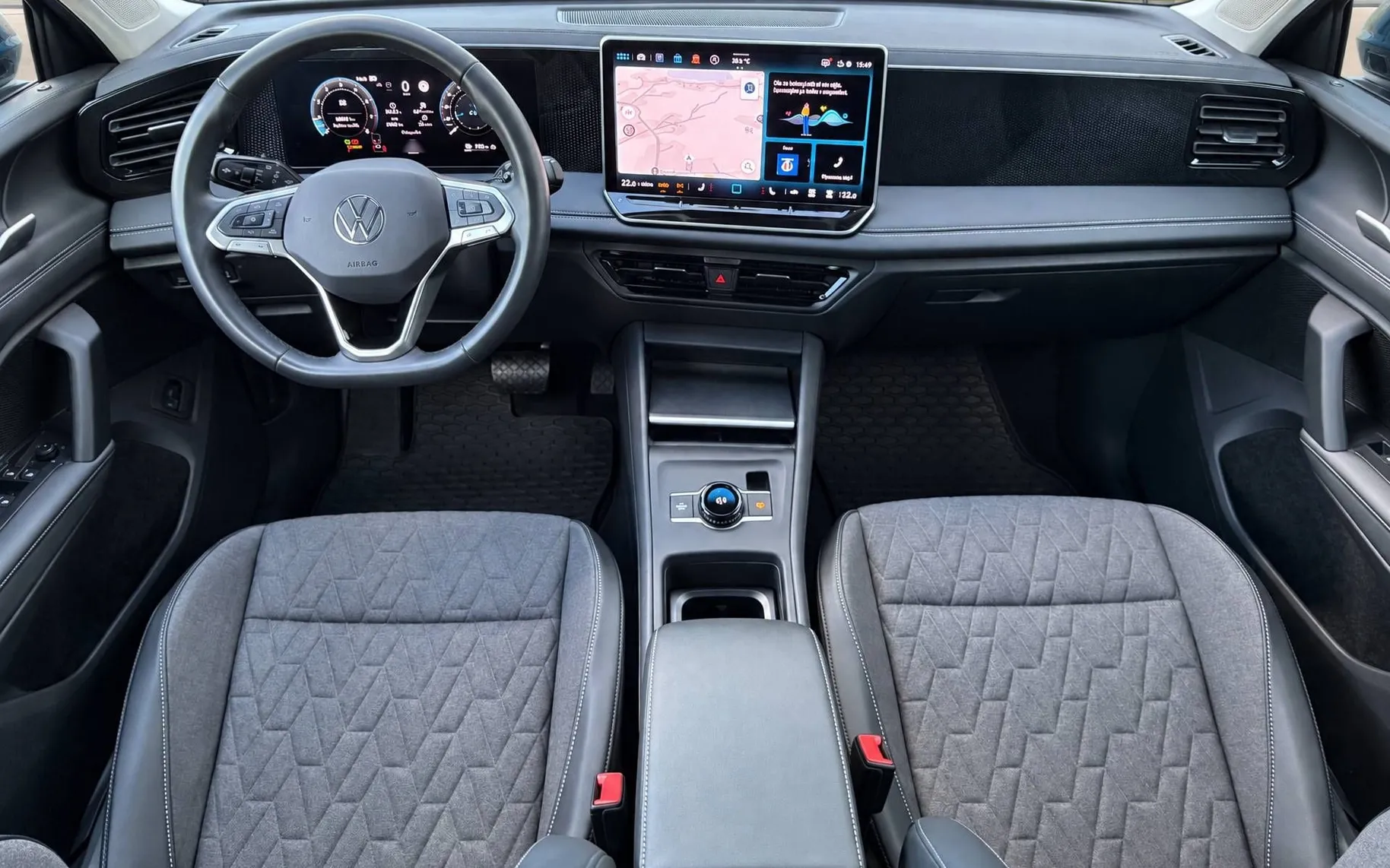 Notranja slika - Volkswagen Tiguan - 1.5 eTSI BMT 4ALL DSG-IQ Light-360 kamera-Vl.kljuk - 12