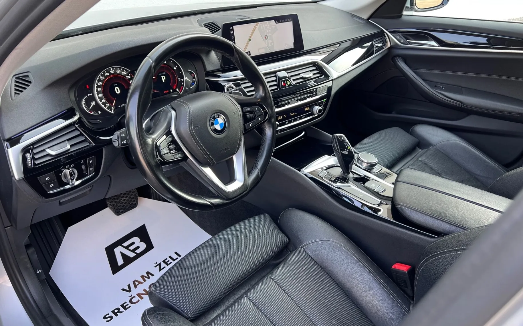 Notranja slika - BMW serija 5: - 520d xDrive+F1+SPORT+LED+VIRTUAL+NAVI+ALU... - 11