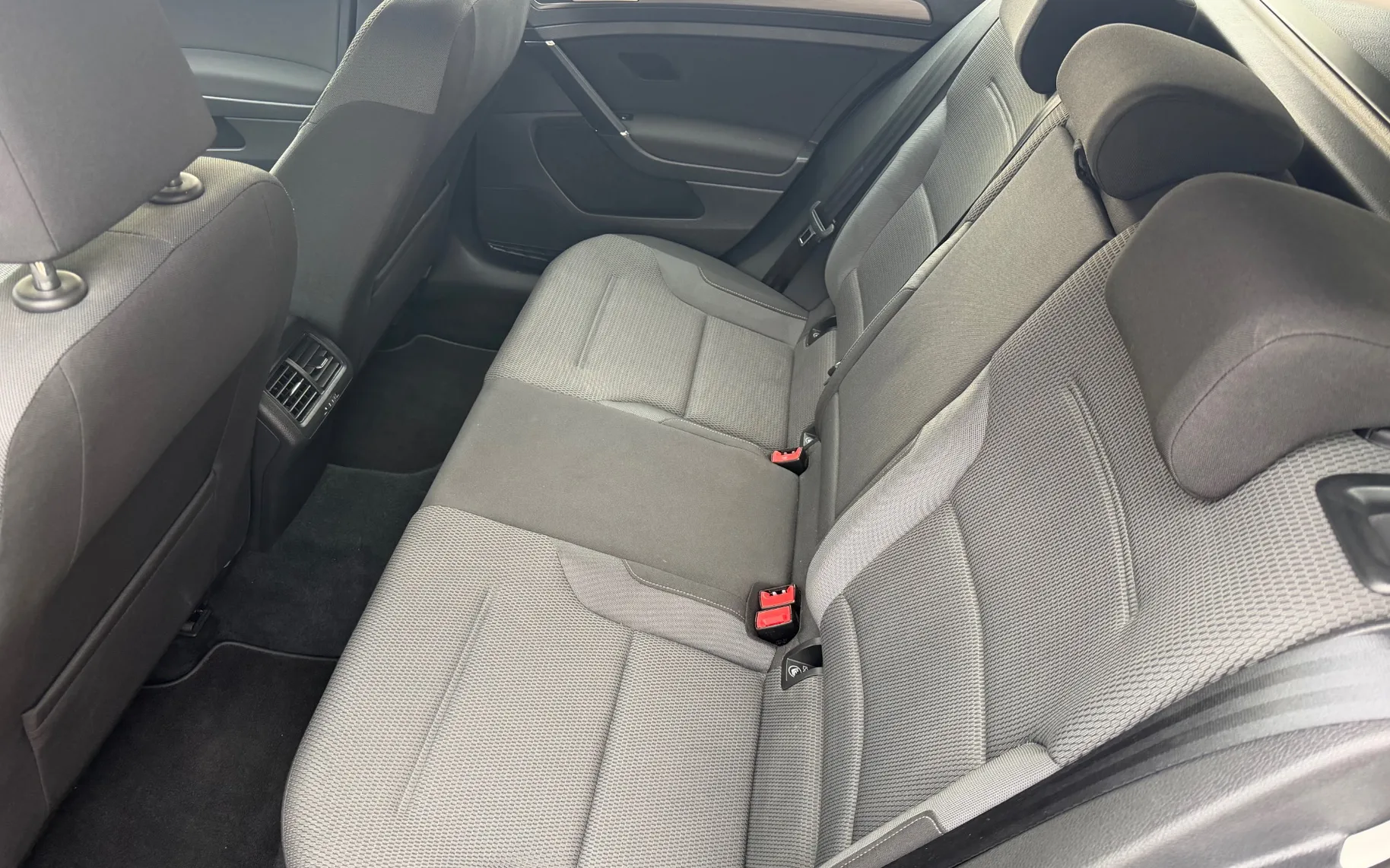 Zunanja slika - VW Golf - 1.6 TDI Comfortline 115PS SLOVENSKI PDC ALU16 - 12