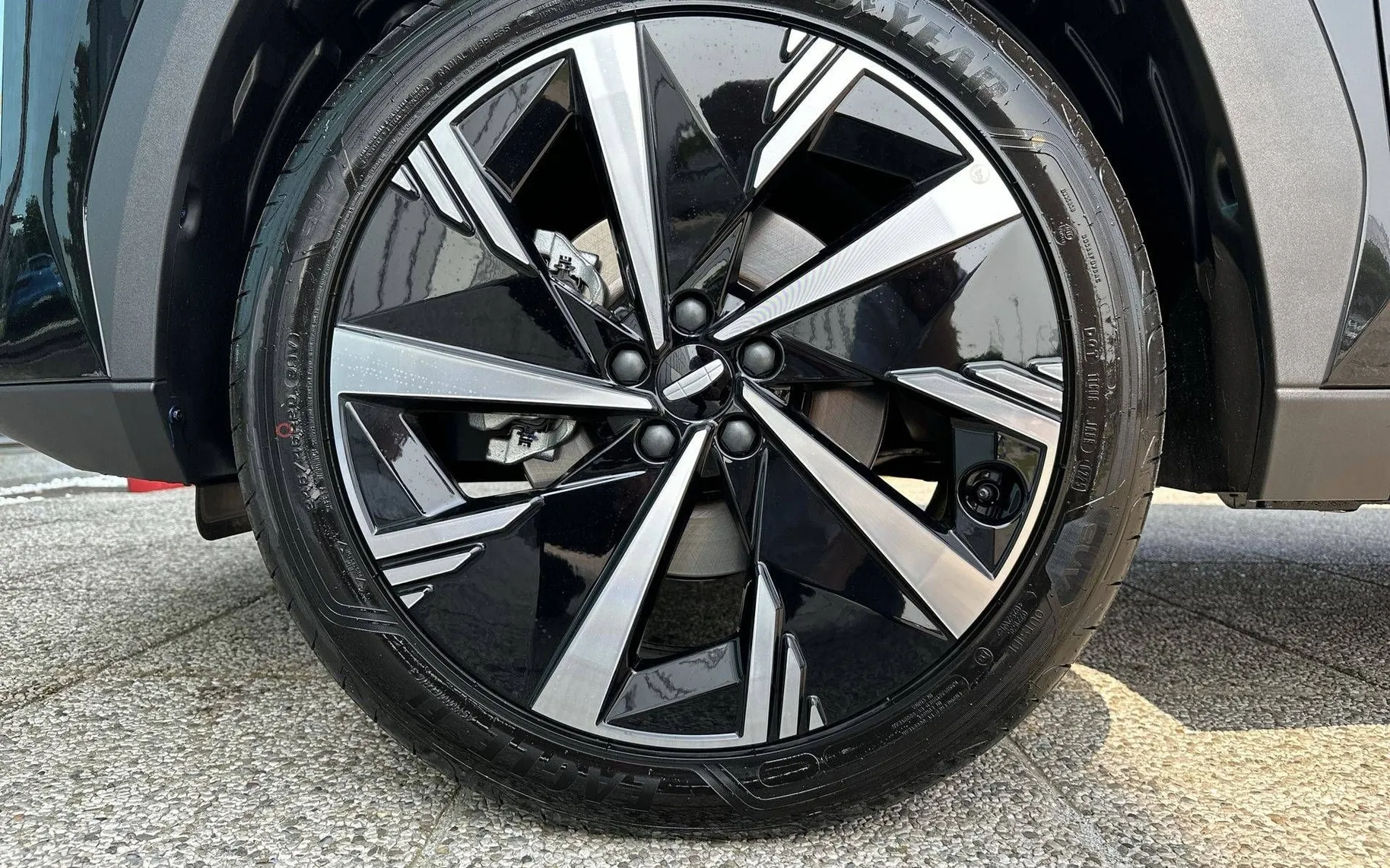Notranja slika - Geely StarRay - 2.0 TD 8A T AWD GF+ - 9