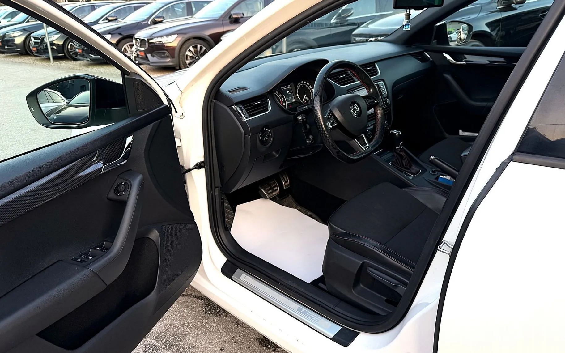 Zunanja slika - Škoda Octavia - 2.0 TDI RS AUT. ACC LED XENON F1 NAVI ALU 19 - 14