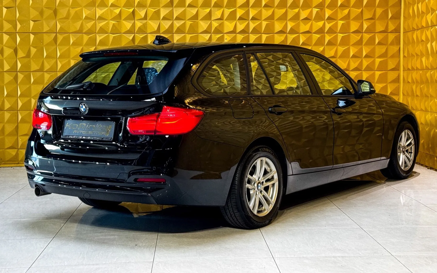 Notranja slika - BMW serija 3 Touring: - 318d AUT.-LED-GRETJE-NAVI-TEMP-EL PRTLJAZNIK - 11