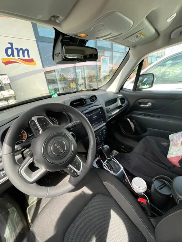 Notranja slika - Jeep Renegade - 1.5 T4 e-Hybrid Limited DCT - 4