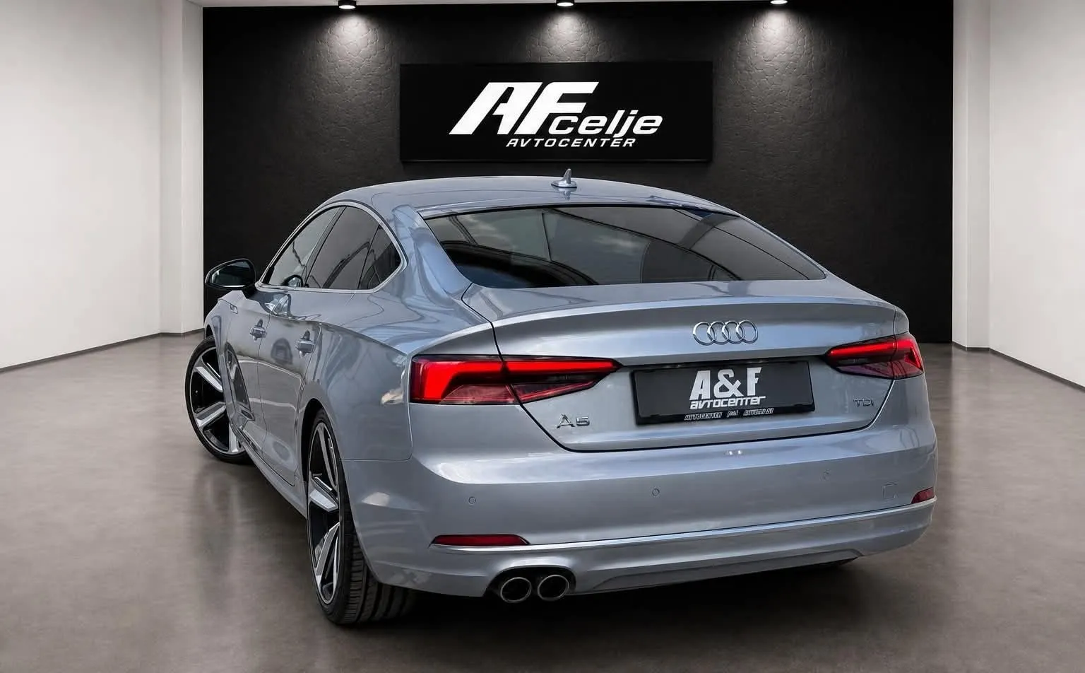 Notranja slika - Audi A5 Sportback - 2.0TDI-AUT-S LINE-90.000km-VIRTUAL-LIZING ZA TUJ.. - 7