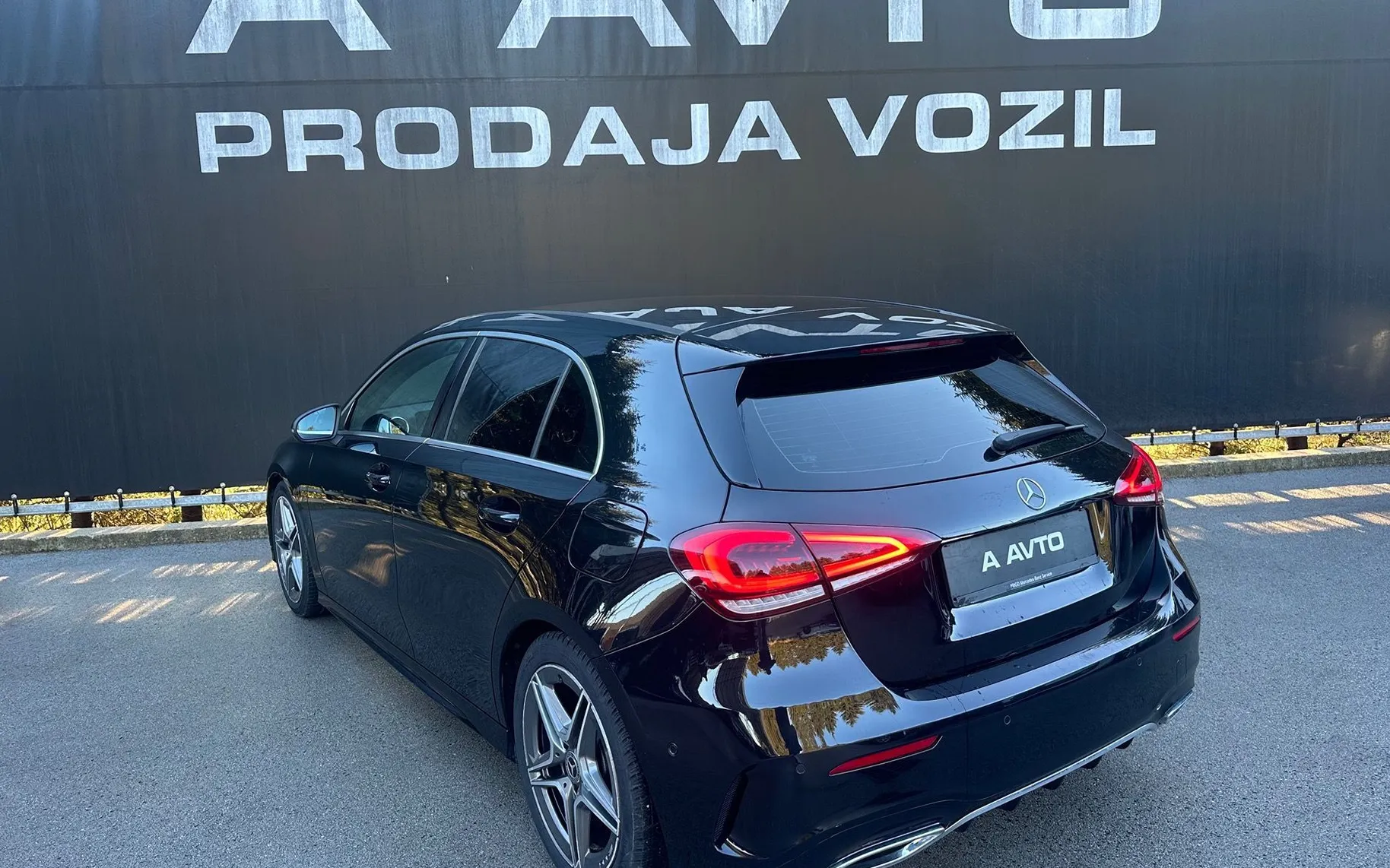 Zunanja slika - Mercedes-Benz A-Razred - A 180d 7G-DCT-AMG-KAMERA-NAVI-WIDESCREEN-LED-18COL - 5