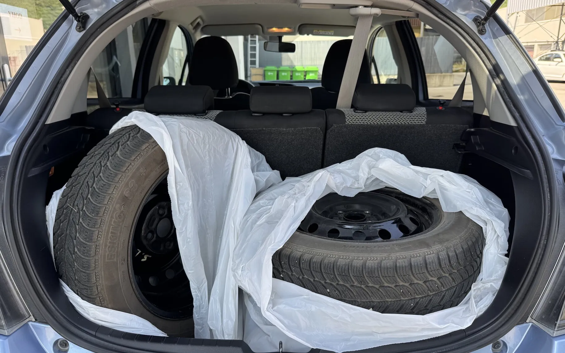 Zunanja slika - Toyota Yaris - 1.33 VVT-i Luna SLO 6 PRESTAV 2 KOMPLETA PLATIŠČ - 10