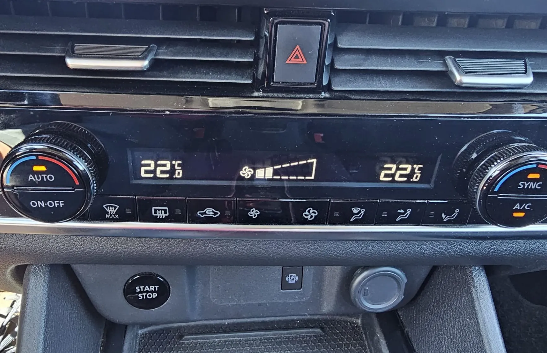 Zunanja slika - Nissan Qashqai - 1.5 E-POWER 190 CVT|fullLED|Kamera|PDC|Garancija - 11