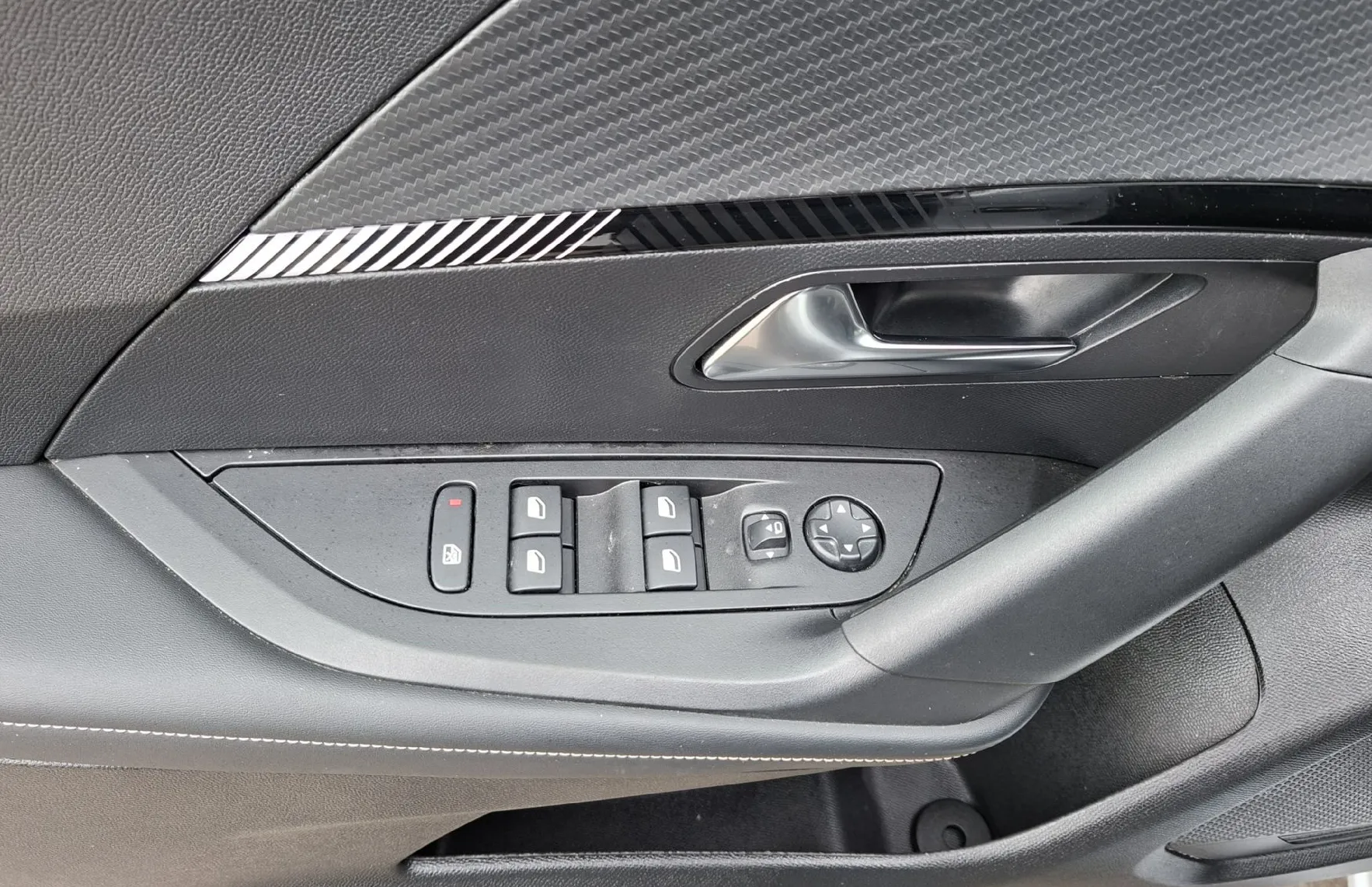 Zunanja slika - Peugeot 2008 - ALLURE 1.2 PURE TECH 130 EAT8 - 8