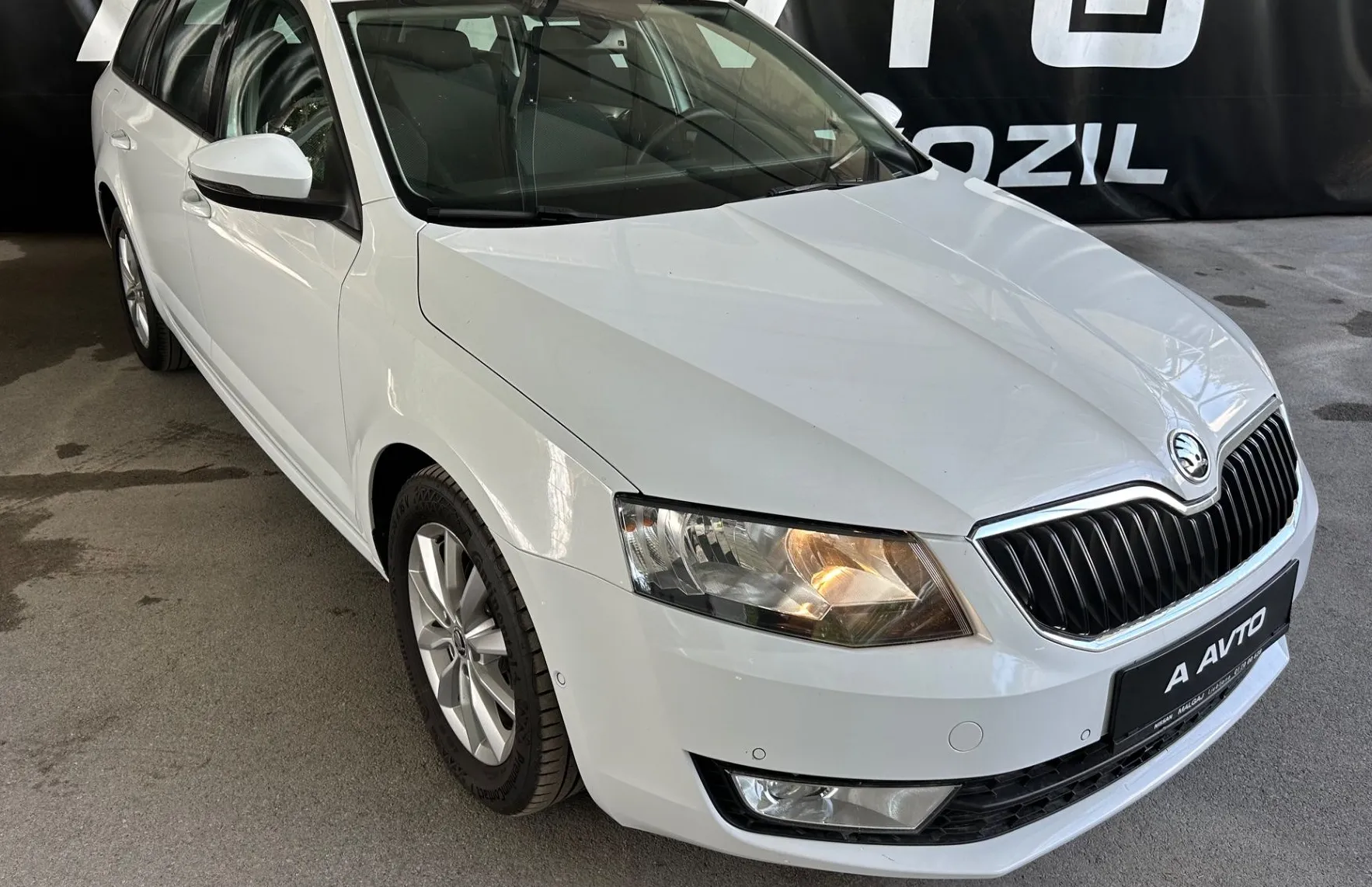 Zunanja slika - Škoda Octavia - Combi 1.6 TDI Ambition DSG-NAVI-AVT.KLIMA-2xPDC - 2