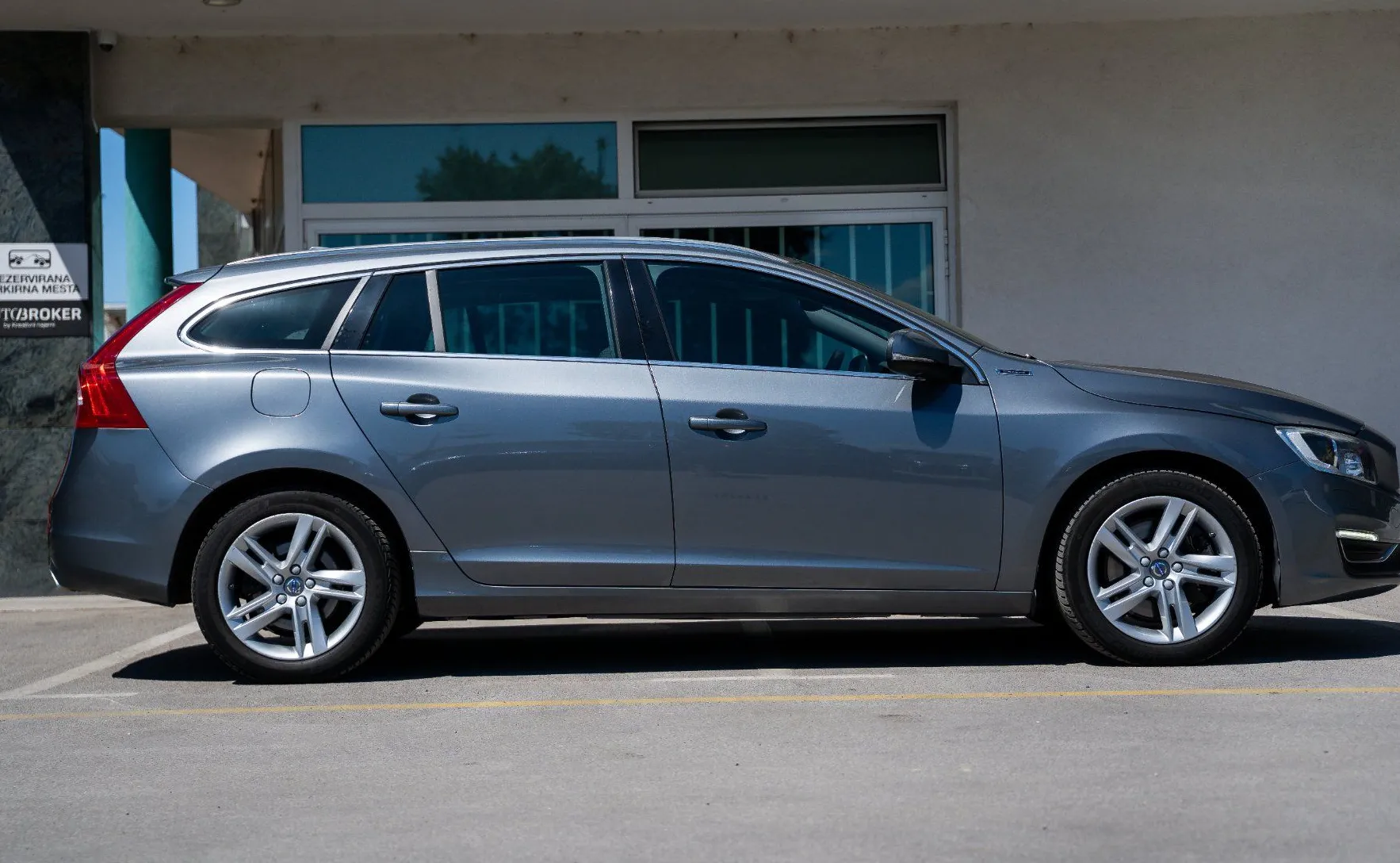 Zunanja slika - Volvo V60 - D6 2.4 TD TwinEngine AUT. tempomat navi senzorji - 4