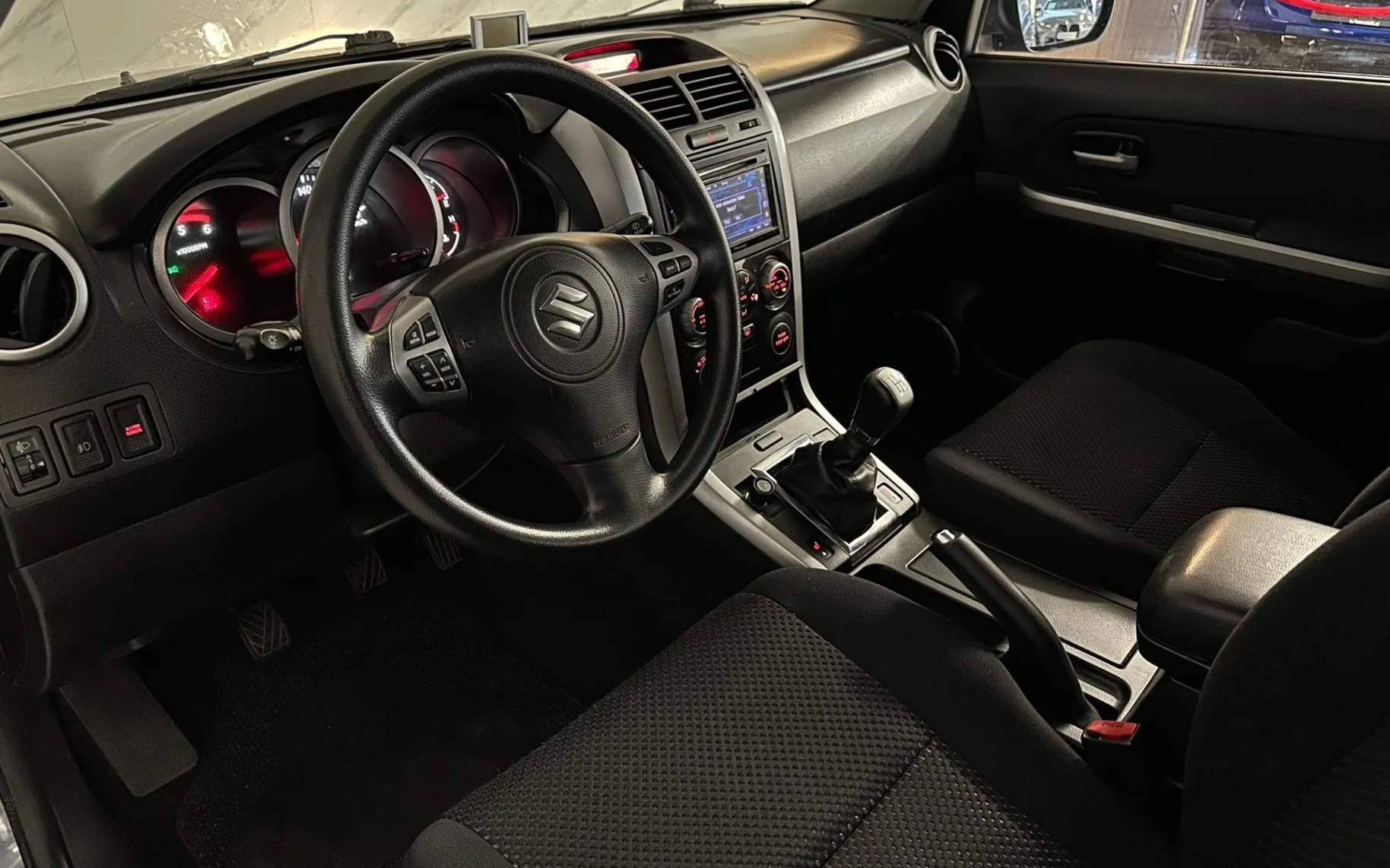 Notranja slika - Suzuki Grand Vitara - 1.9 TD - Slovensko poreklo - - 8