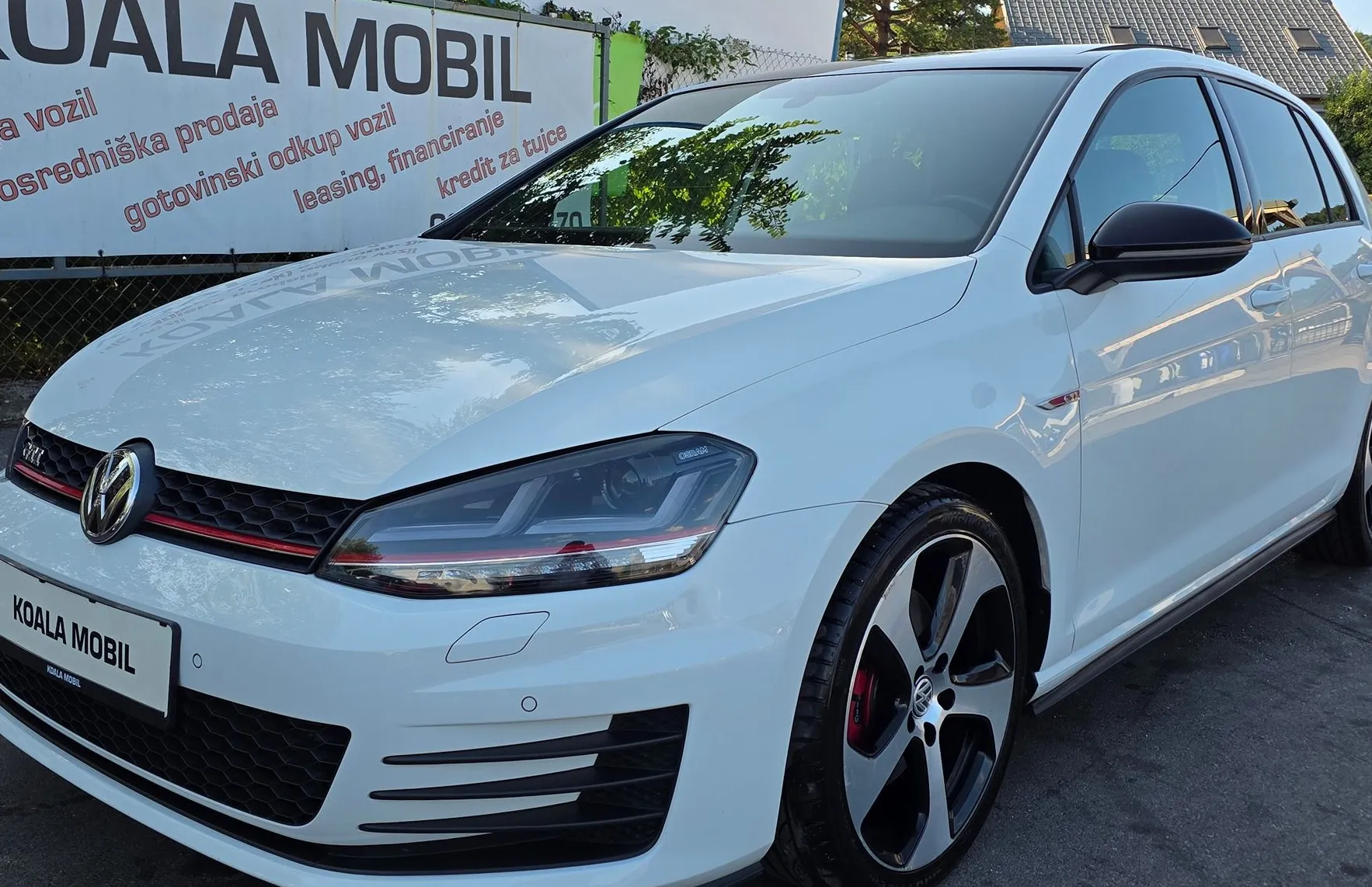Zunanja slika - Volkswagen Golf - 2.0 GTI BMT LED-ŠIBEDAH-GRETJE SEDEŽEV-ALU - 20