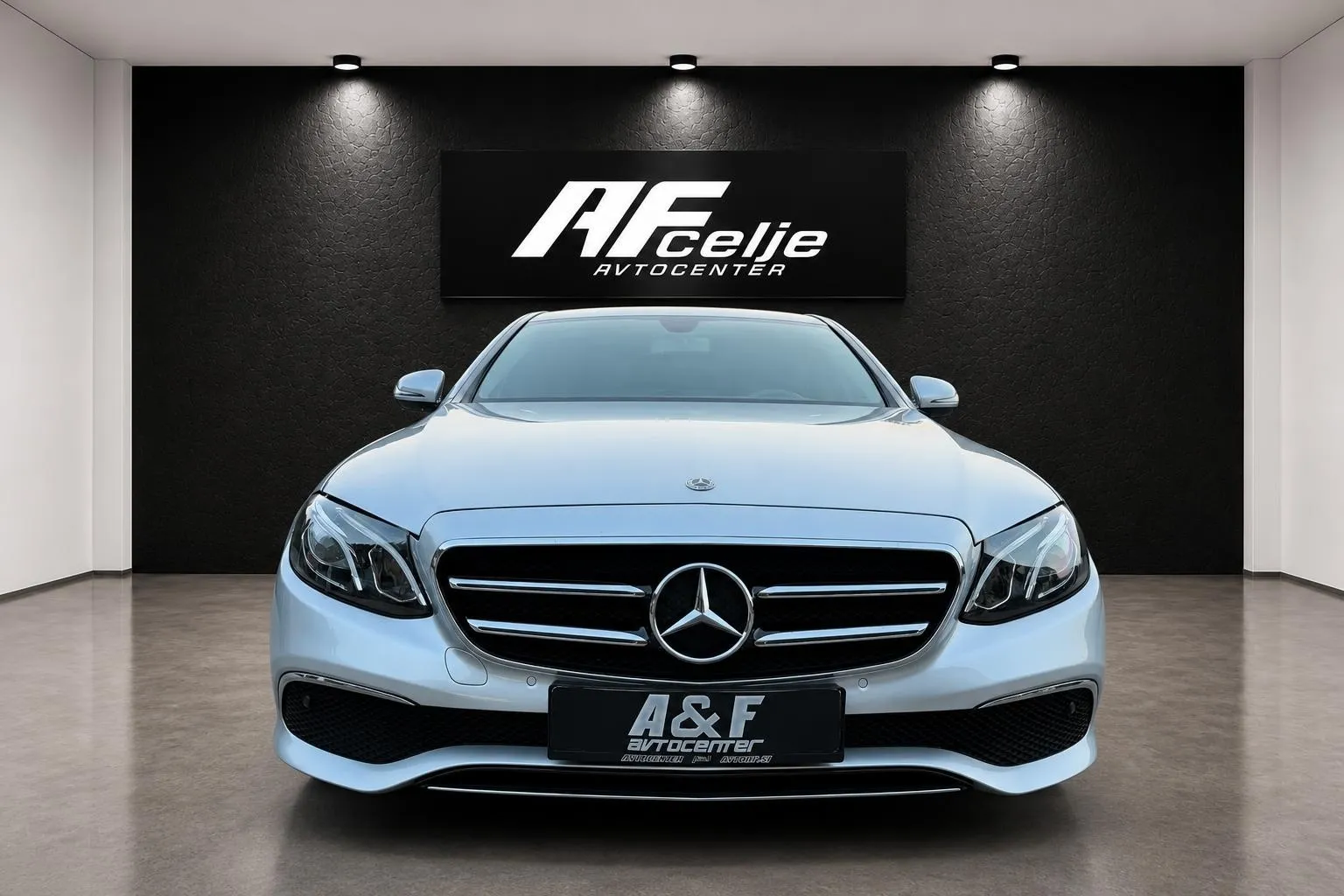 Zunanja slika - Mercedes-Benz E-Razred - 220 CDI-AUT-133.000km-VIRTUAL-LIZING ZA TUJCE- - 2
