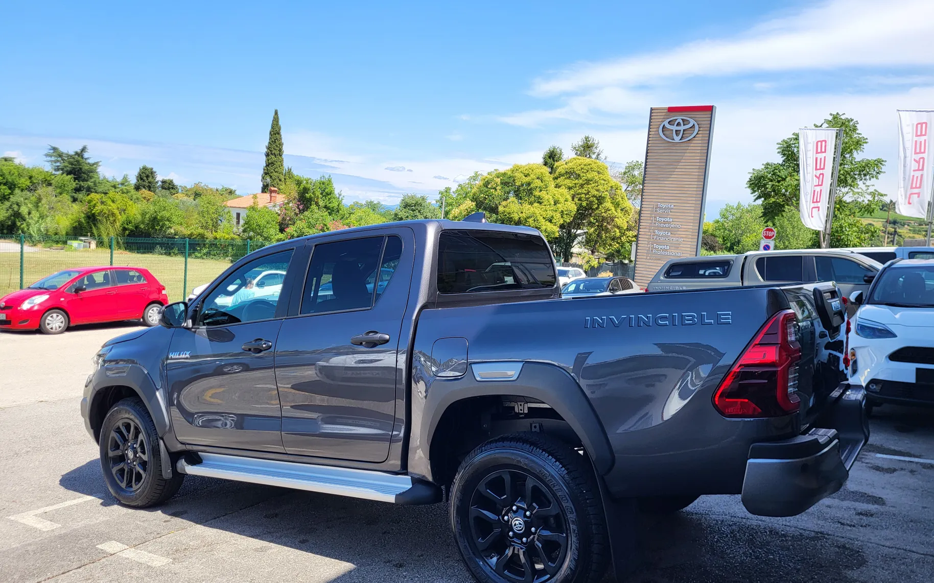 Zunanja slika - Toyota Hilux - 2.8 D-4D Invincible Automatic - 3
