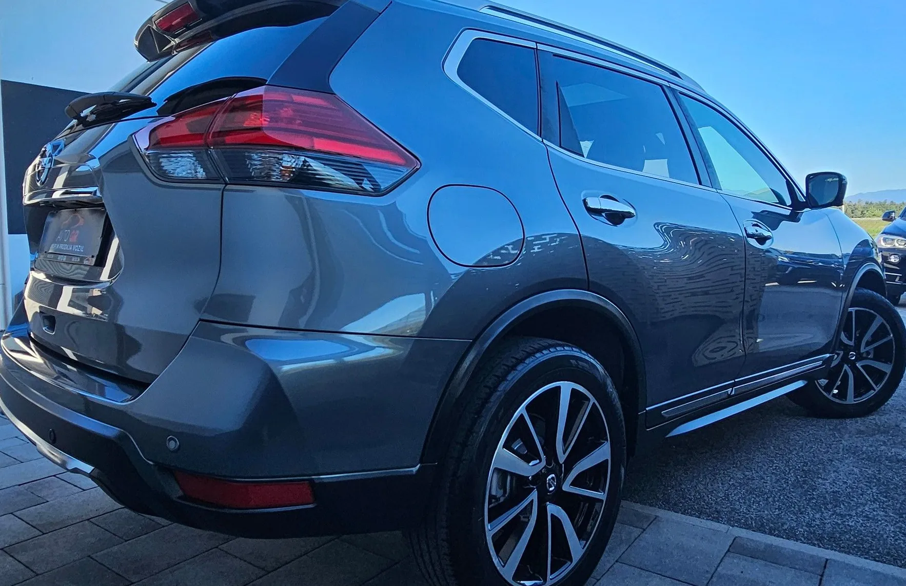 Zunanja slika - Nissan X-Trail - 4WD 1.7 dCi Tekna X-Tronic- LED-PANO-GR.SED.-1.LAS - 8