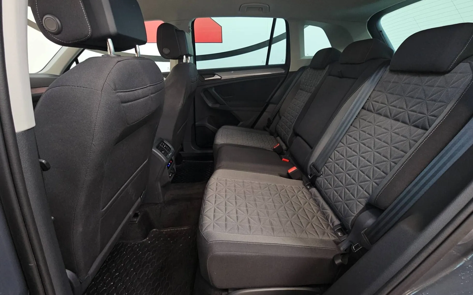 Notranja slika - Volkswagen Tiguan - 2.0 TDI BMT Life - 9