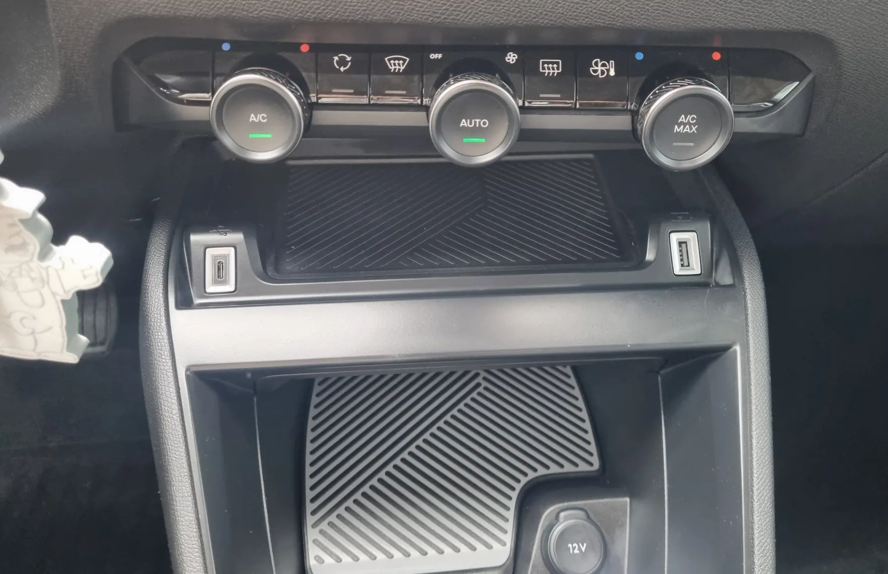 Zunanja slika - Citroën C4 - 1.2 PureTech 100 You  - SAMO 19.857KM - AKCIJA - 17