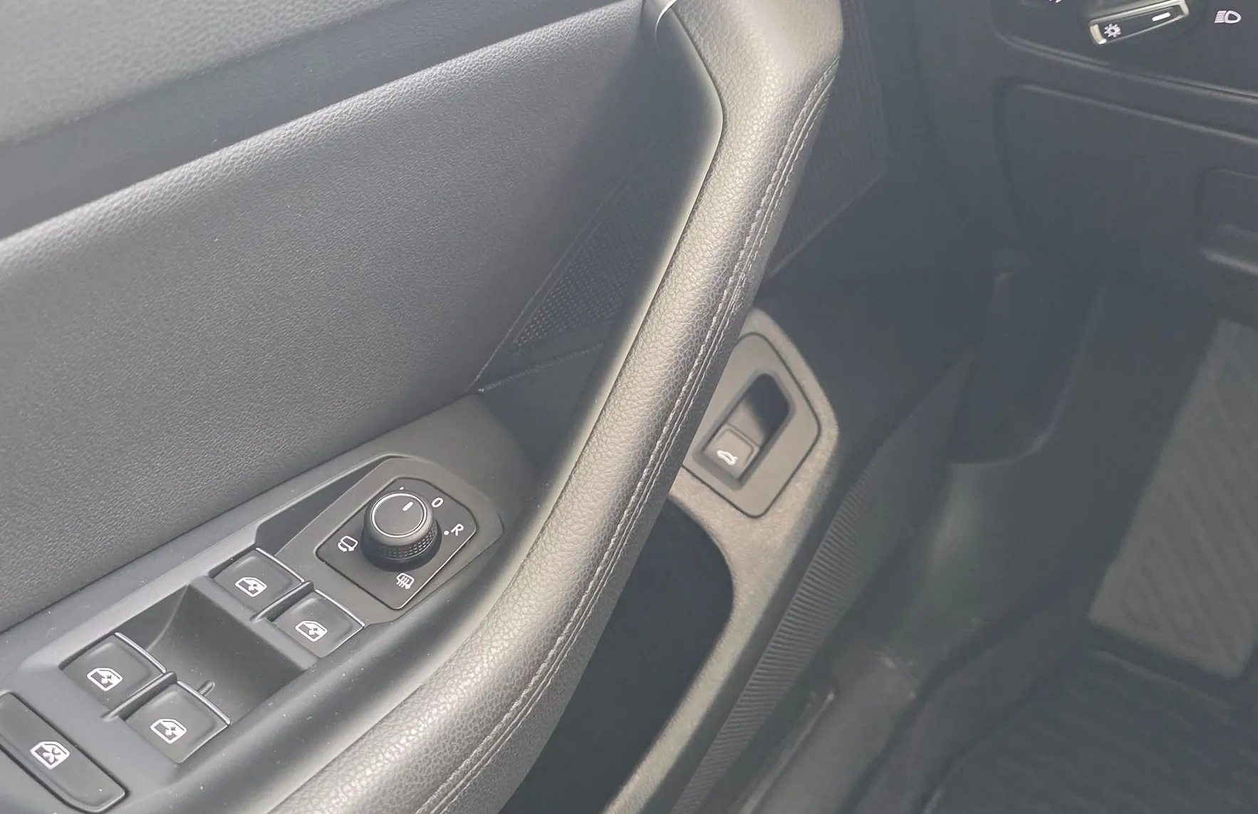 Zunanja slika - VW Passat - Variant 2.0 TDI - DSG - MRTVI KOT - LIN7 ASSIST - FUL LED - 14