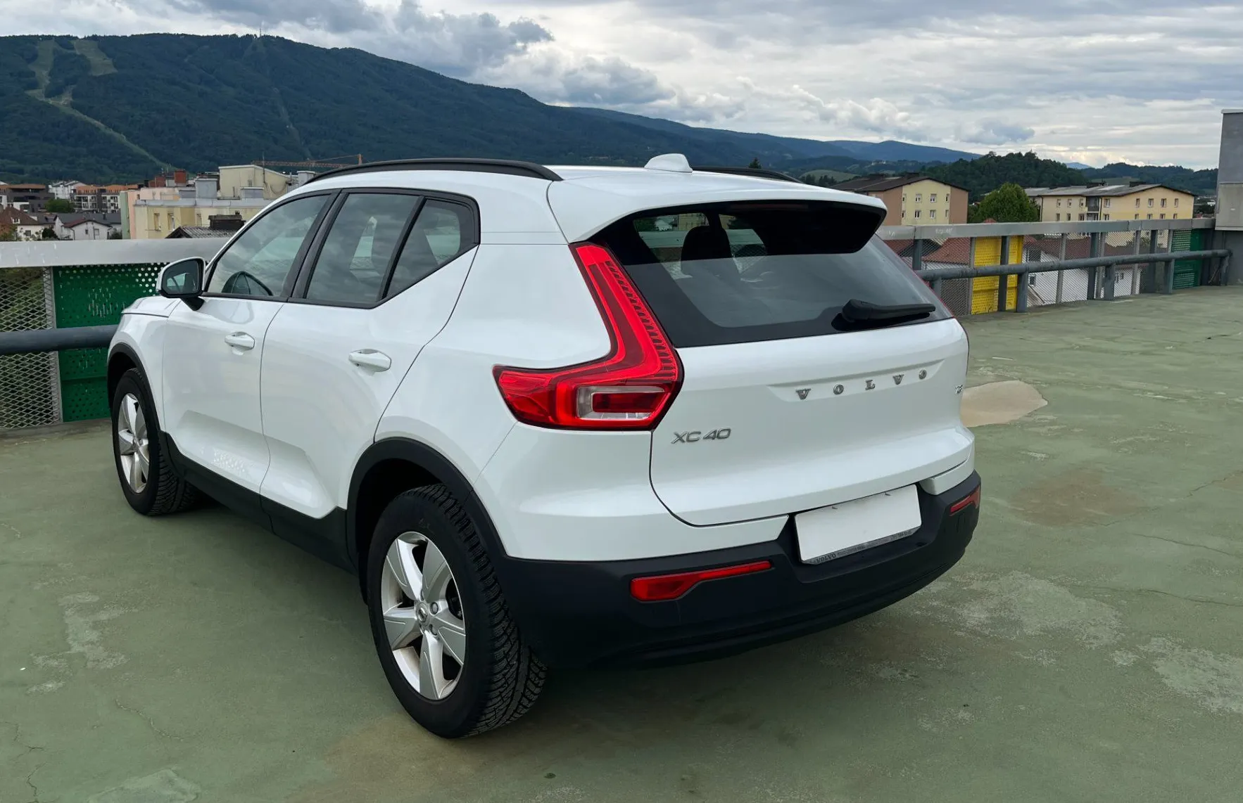 Zunanja slika - Volvo XC40 - T3 Momentum Avt. ACC. LED. NAVI. VZR. KAM. - 6