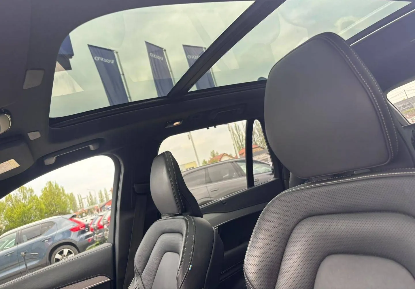 Notranja slika - Volvo XC90 - B5D AWD Plus Dark Avt. SLO-ZRAČNO-HAR KARDON-PANO - 14