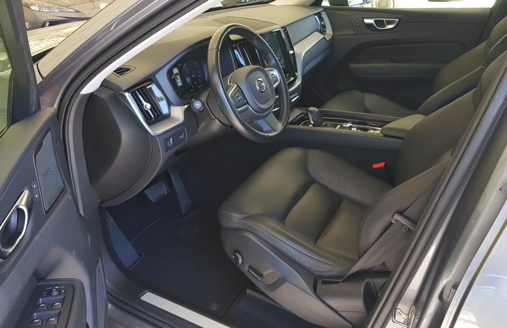 Zunanja slika - Volvo XC60 - B4D AWD Momentum Avt. - 7